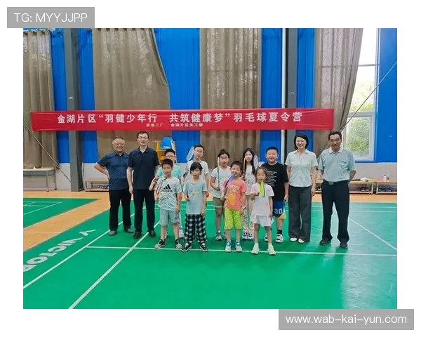 羽毛球训练营推广青少年夏令营套餐，暑期羽毛球培训班